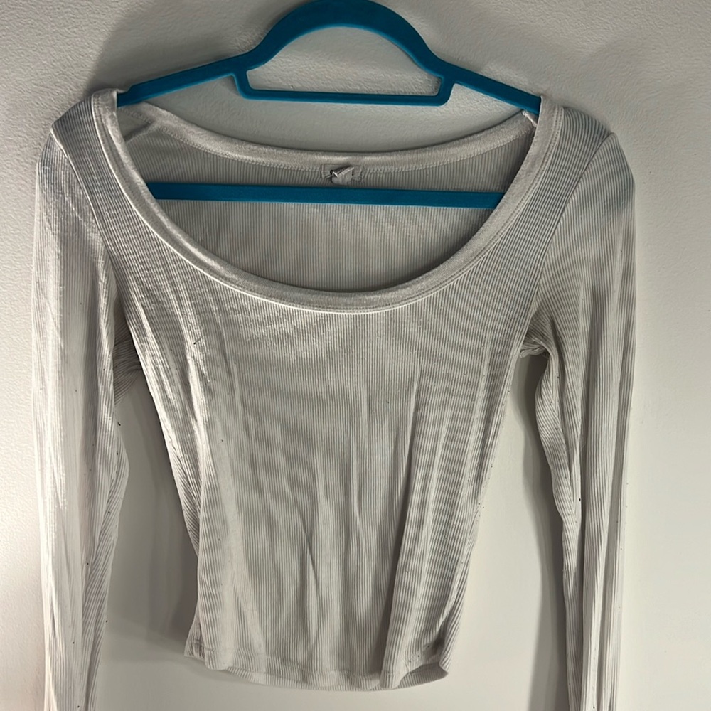 Garage scoop neck long sleeve